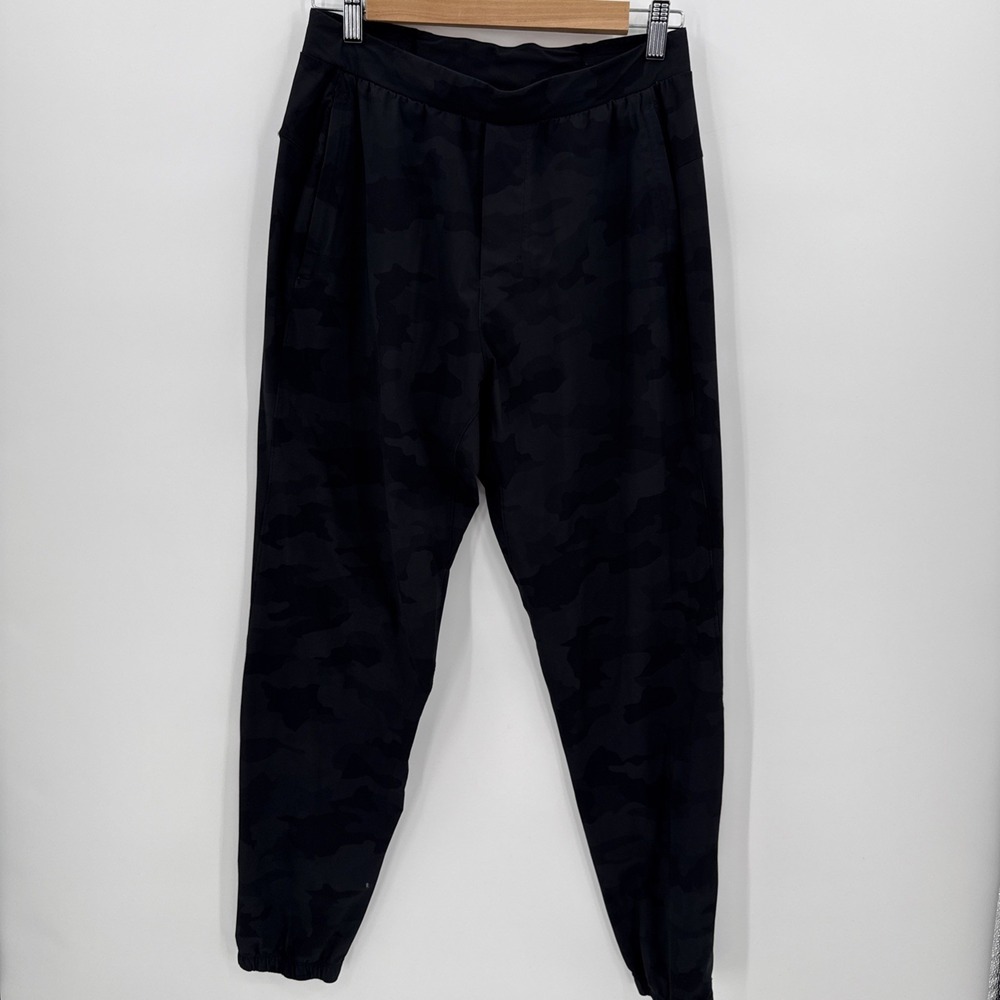 Lululemon Men's Black Camo Joggers Zip Pockets Size Medium Jogging Weight Room